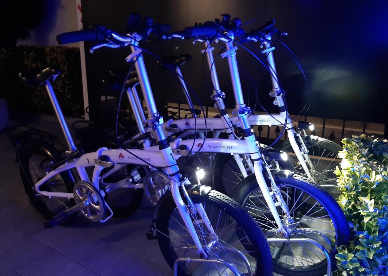 애플 룸 로마 에어포트 호텔 피우미치노 외부 사진 A bicycle sharing system in Athens, Greece