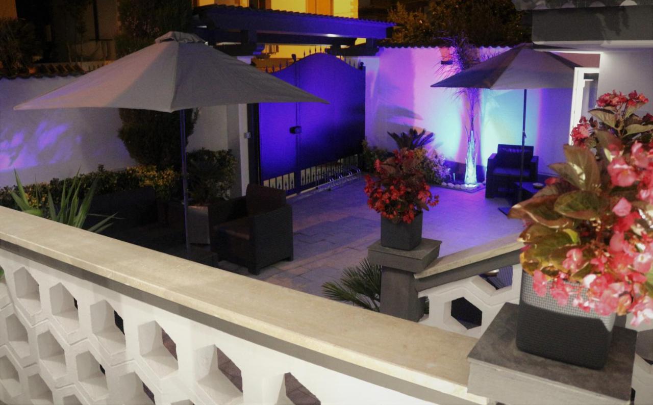 애플 룸 로마 에어포트 호텔 피우미치노 외부 사진 The Terrace at the Beverly Hills Hotel