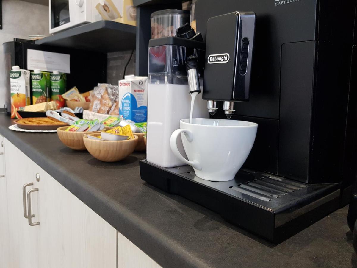 애플 룸 로마 에어포트 호텔 피우미치노 외부 사진 A coffee machine